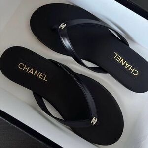 Chanel 25A Black Leather Flip Flops | NIB | Size 39